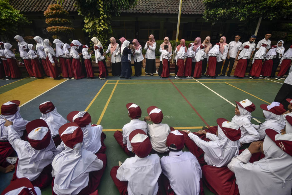 Jakarta Launches Free Private School Program to Tackle Dropout Rates