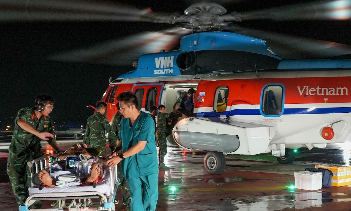 Worker Injured in Spratly Islands Airlifted to Ho Chi Minh City in Emergency Operation