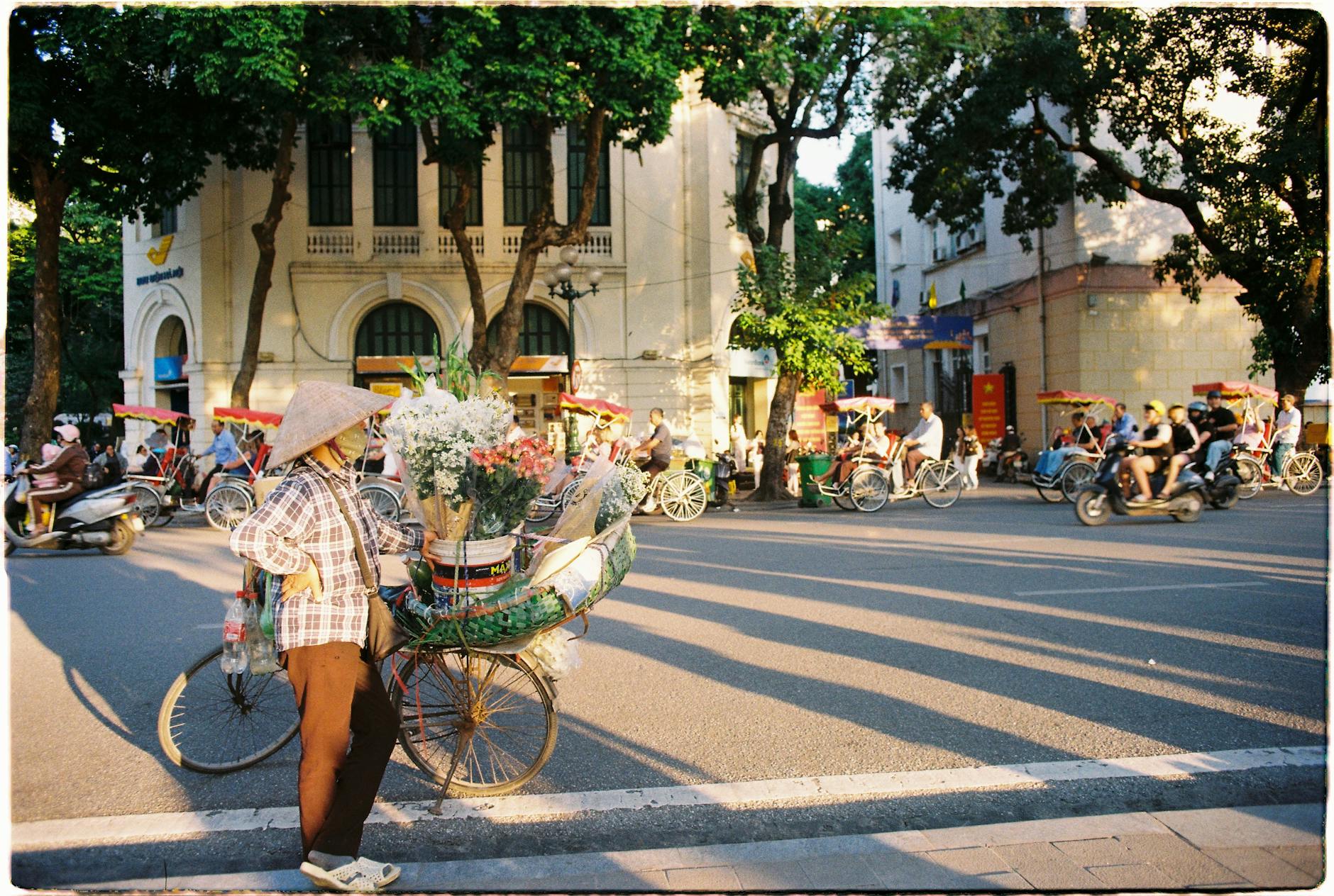 Hanoi Thrives with Cultural Vibrancy During Long Holiday Weekend