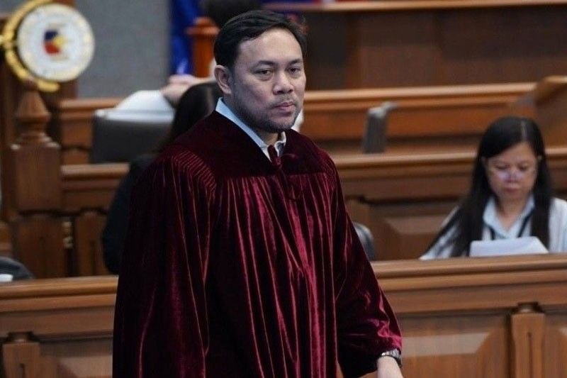 ビジャール上院議員、少数会派に留まる - カヤエタノ氏
