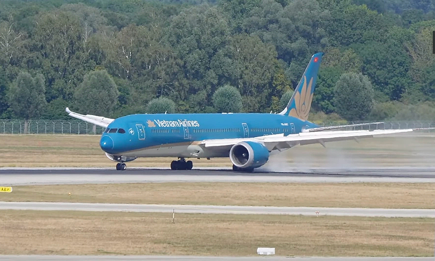 Vietnam Airlines Flight Returns to Munich After Technical Issue; German Authorities Investigate