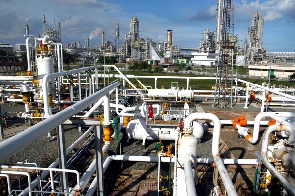 Indonesia Cuts Gas Supply to Singapore Amid Domestic Energy Crunch
