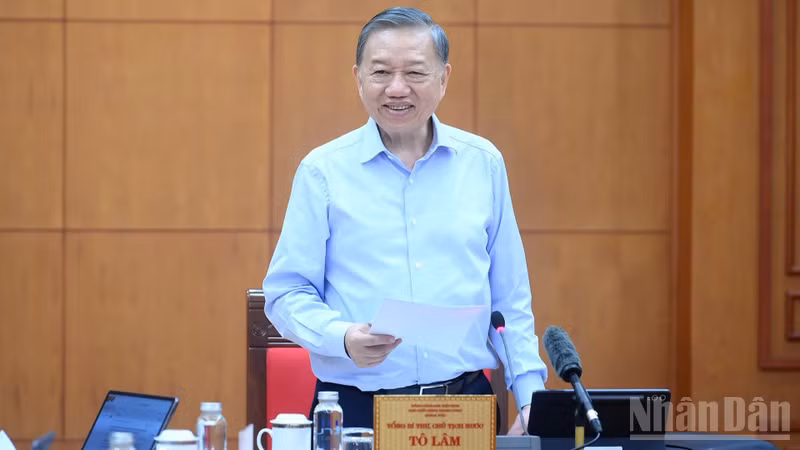 Vietnam Communist Party to Draft New Cadre Regulations, General Secretary and President Lam Directs