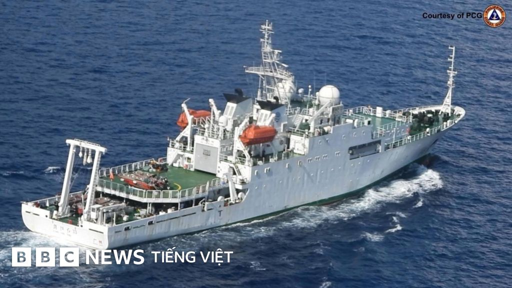 南シナ海・砂州への中国調査団上陸、比軍が航空機で警告