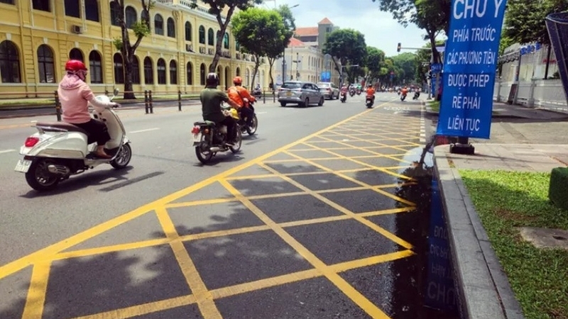 Vietnam Cracks Down on Common Traffic Violations: Focus on Red Light Running and Stop Sign Infractions