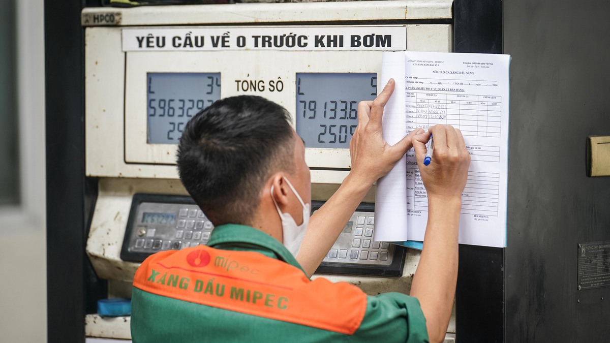 Vietnam's E10 Gasoline Price Drops Below VND 21,000 Amid Global Market Decline