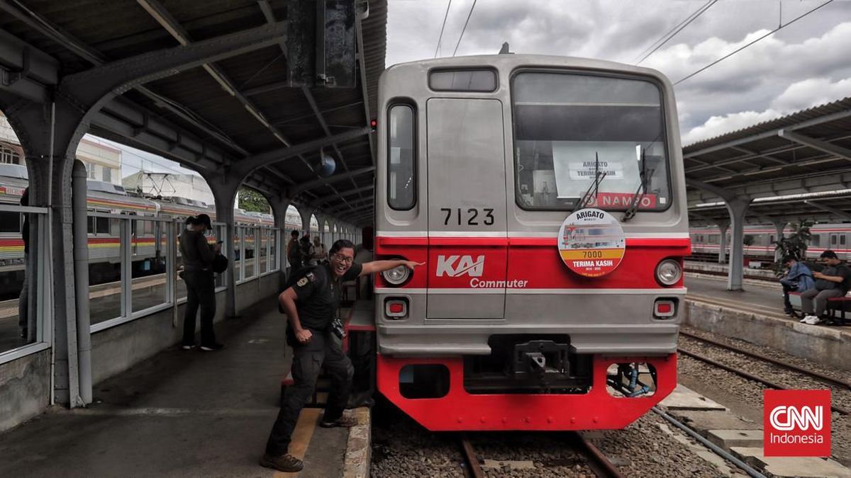 ジャカルタ近郊鉄道で火花、運行に遅延