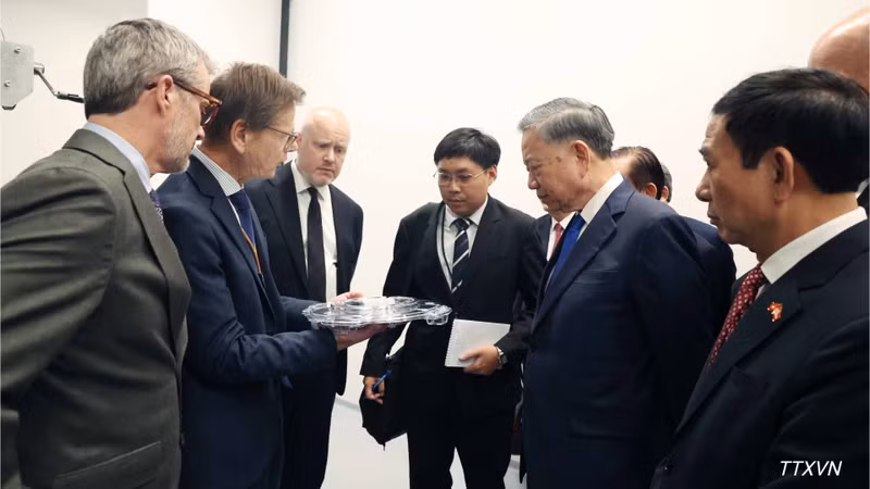 Vietnamese President Visits Niels Bohr Institute, Denmark