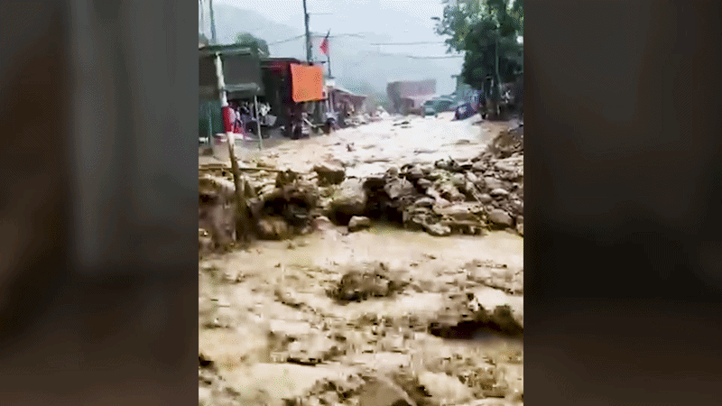 Landslide in Lao Cai: Residents Evacuated Amidst Infrastructure Concerns