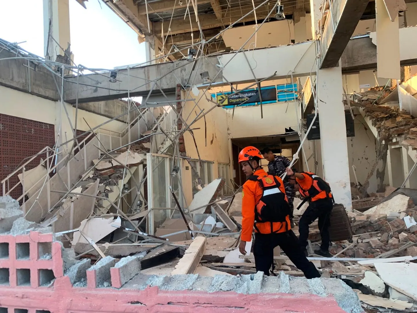 Indonesia Earthquake: Rescue Efforts Intensify After Deadly Quake
