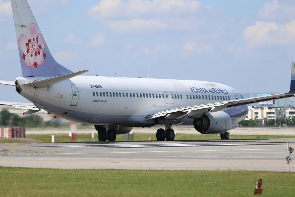 Suvarnabhumi Airport Explains China Airlines Aircraft Stuck on Runway, Citing Heavy Rain and Subsurface Water Buildup