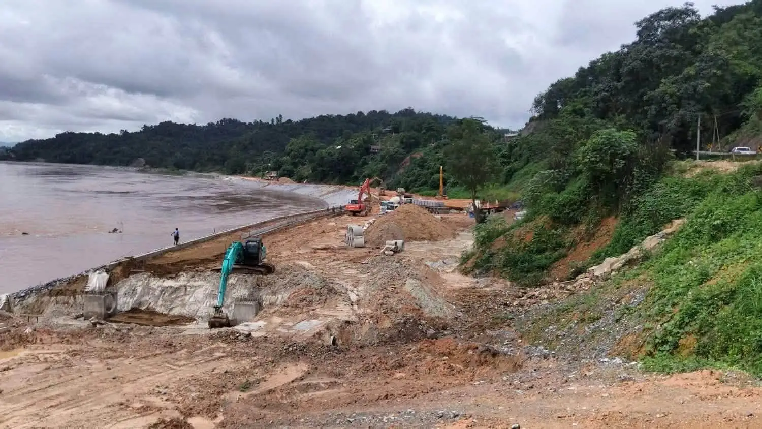 メコン川水位低下、治水工事再開へ thaiching khong