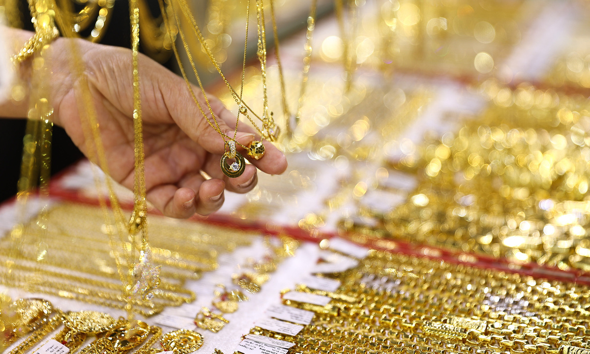 Vietnam's Gold Prices Continue to Fall Amid Global Decline