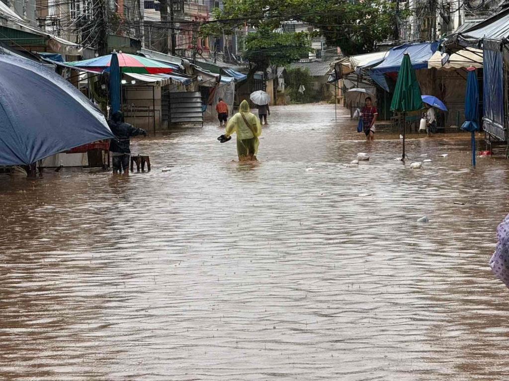 Thailand-Laos Border Flooded, Market Submerged, Residents Evacuated