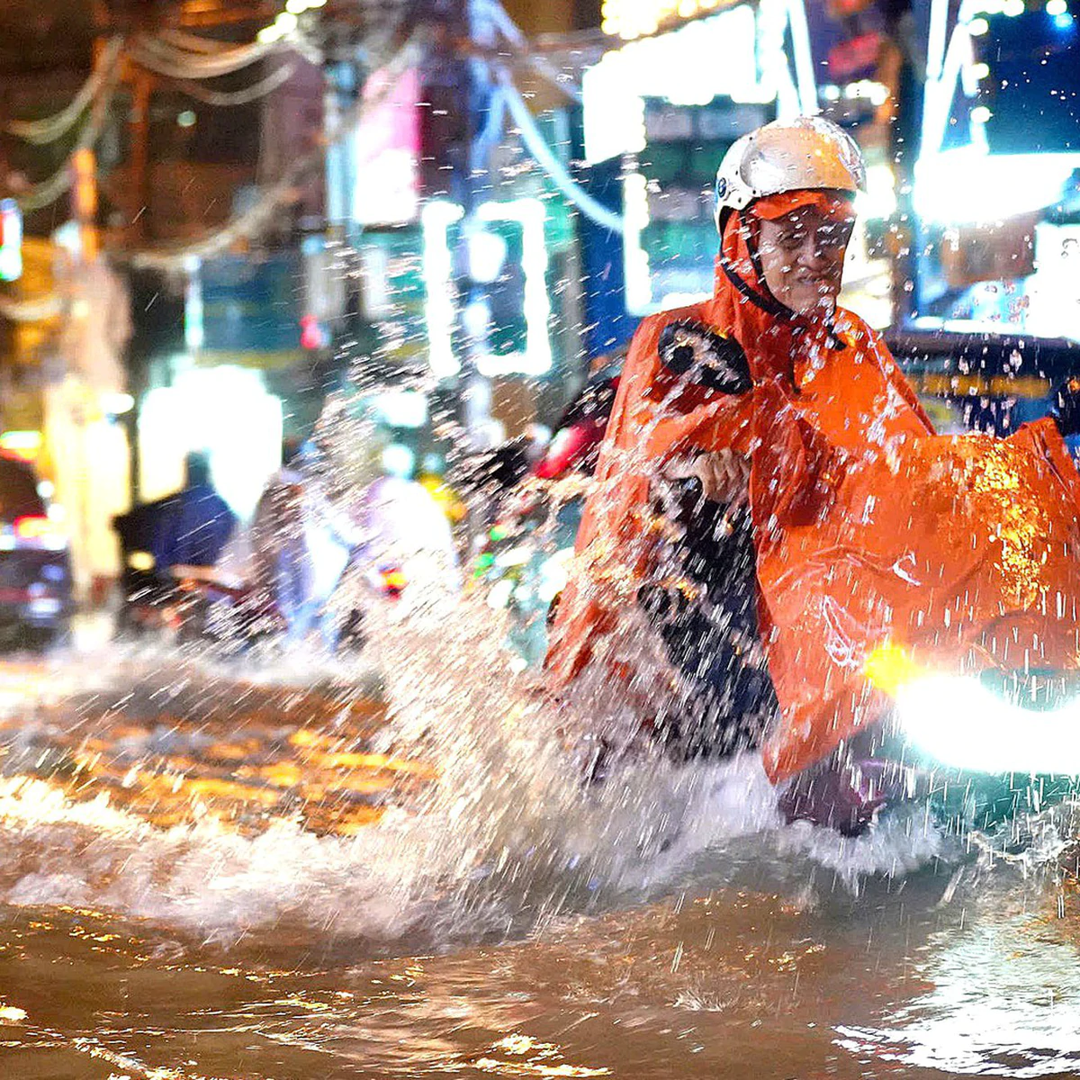 Vietnam's Central Region Braces for Heavy Rain and Thunderstorms; Southern Vietnam Continues Widespread Rainfall