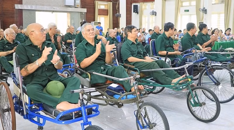 戦没者・傷痍軍人記念日、ベトナムで恩恵対象者へ感謝の贈り物