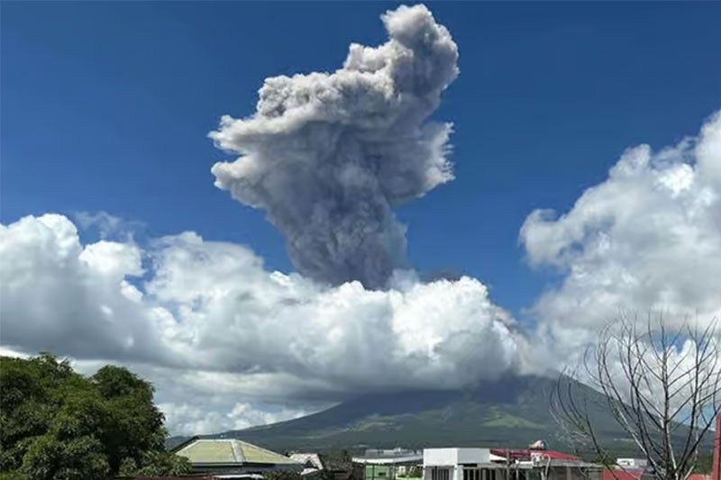 Mayon Eruption Disrupts 785 Schools in Albay