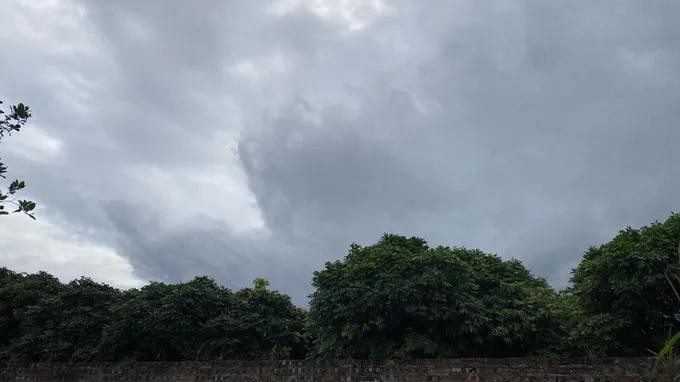 ベトナム北部で季節外れの寒波と大雨、当局が洪水や土砂災害を警戒