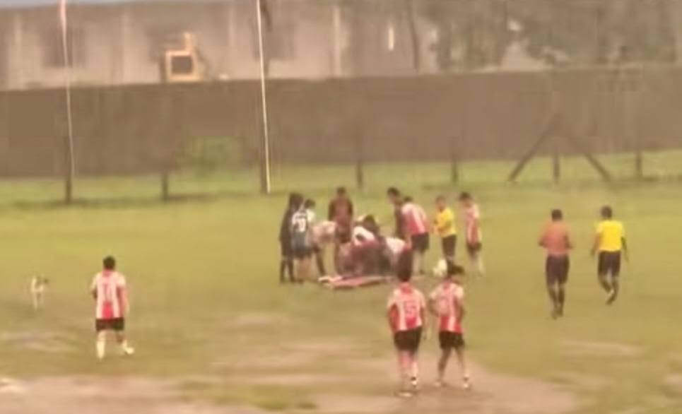 ムドン市でサッカー選手が落雷により死亡