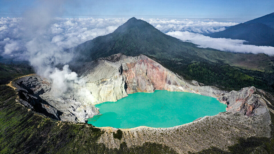Vietnam's Extreme Acid Lake: A World-Class Natural Wonder Facing Challenges