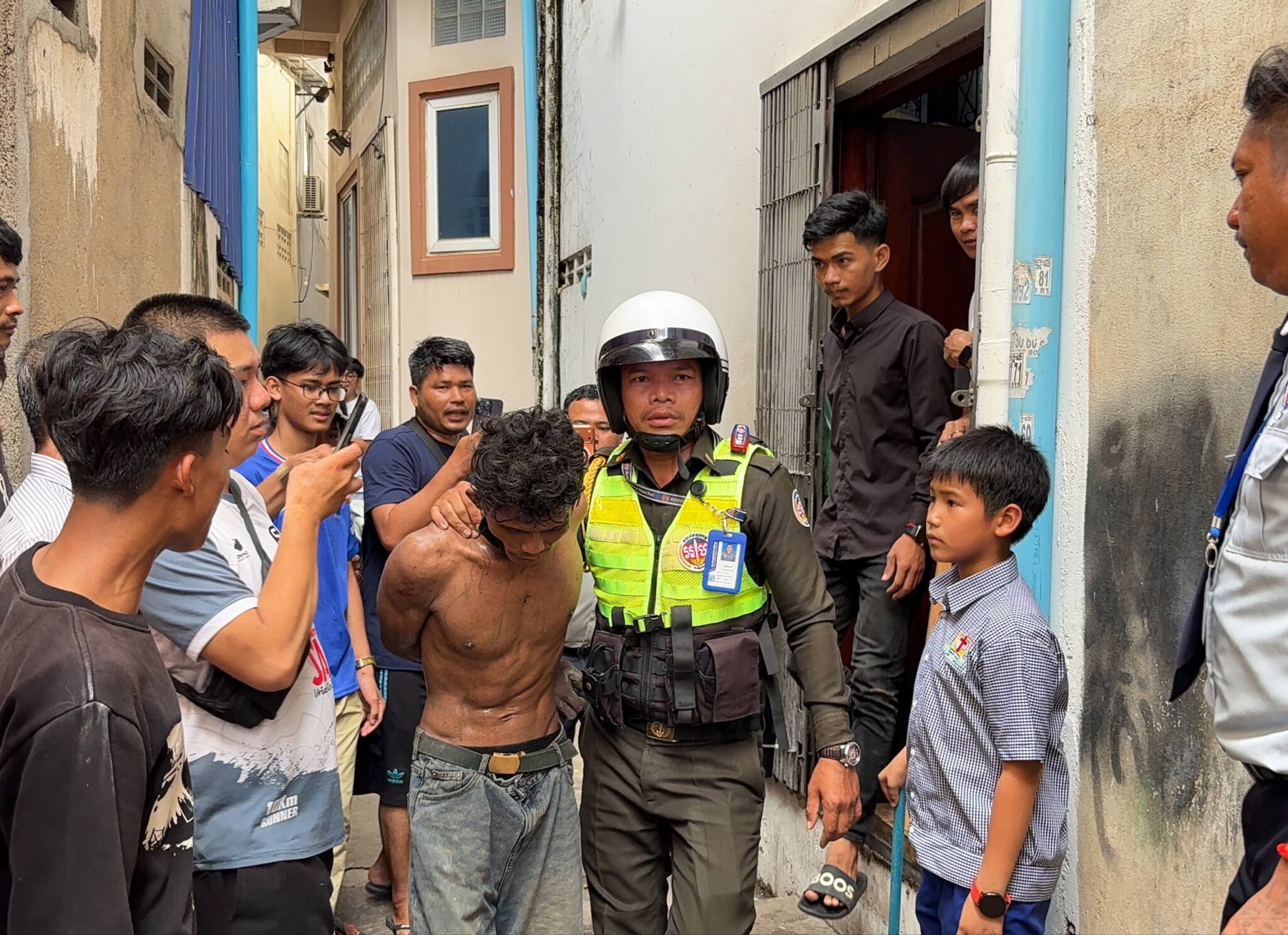 Suspect Arrested After Hiding on Rooftop in Phnom Penh