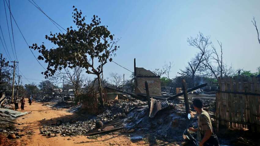 Attack on approximately 300-strong military column advancing into Ngatauk Township results in 21 soldiers killed, injured troops burn down nearly 300 civilian homes