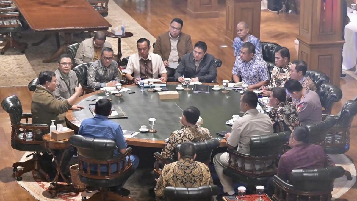 プラボウォ大統領、ハンバランで閣僚会議を招集―国家戦略課題と地域開発を議論