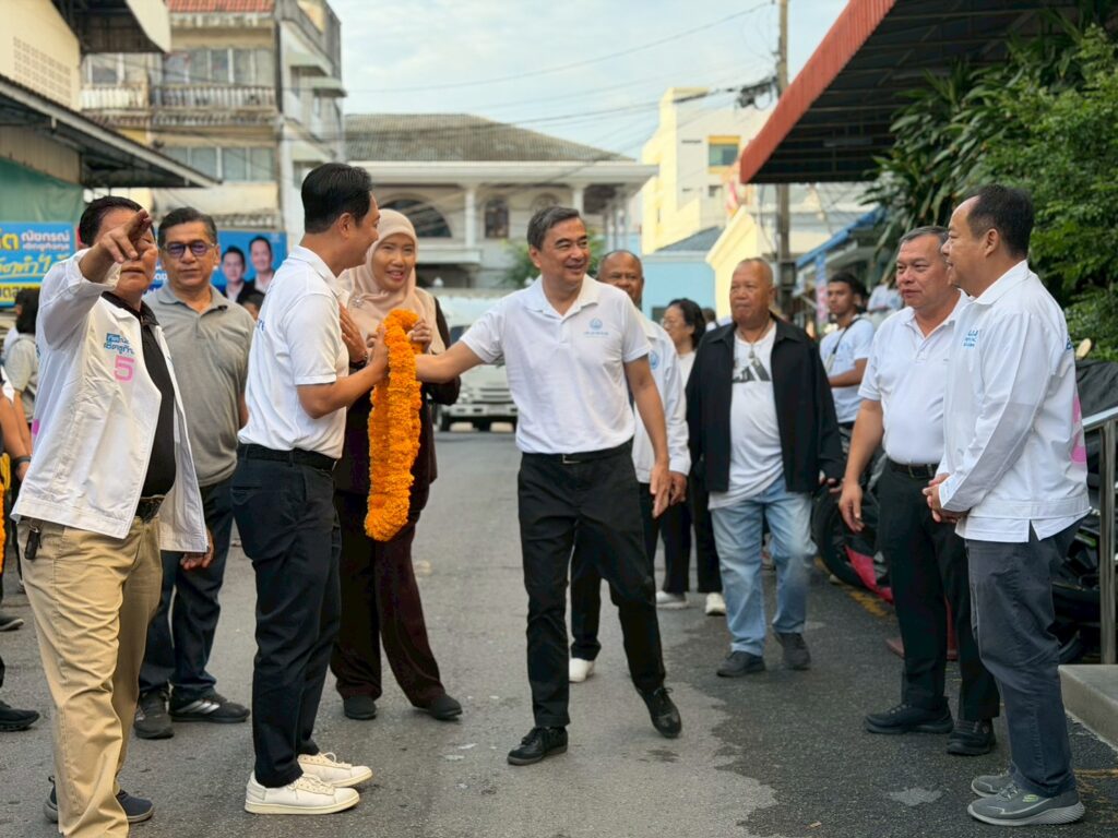Democrat Party Candidate Pledges Infrastructure Solutions for Bangkok