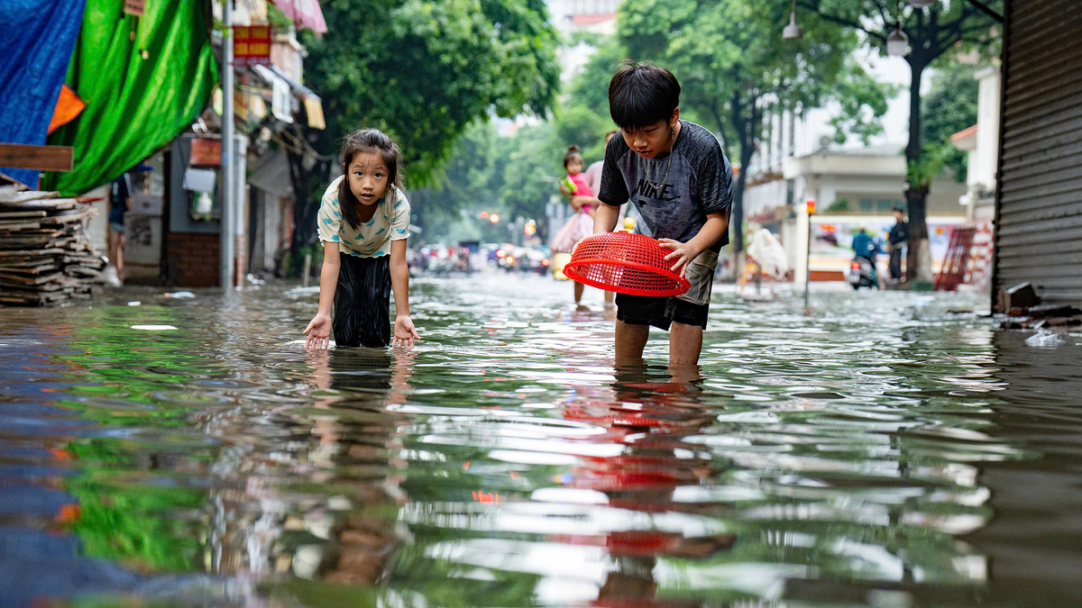 Nearly 20 Hanoi Central Areas Remain Flooded After Heavy Rains