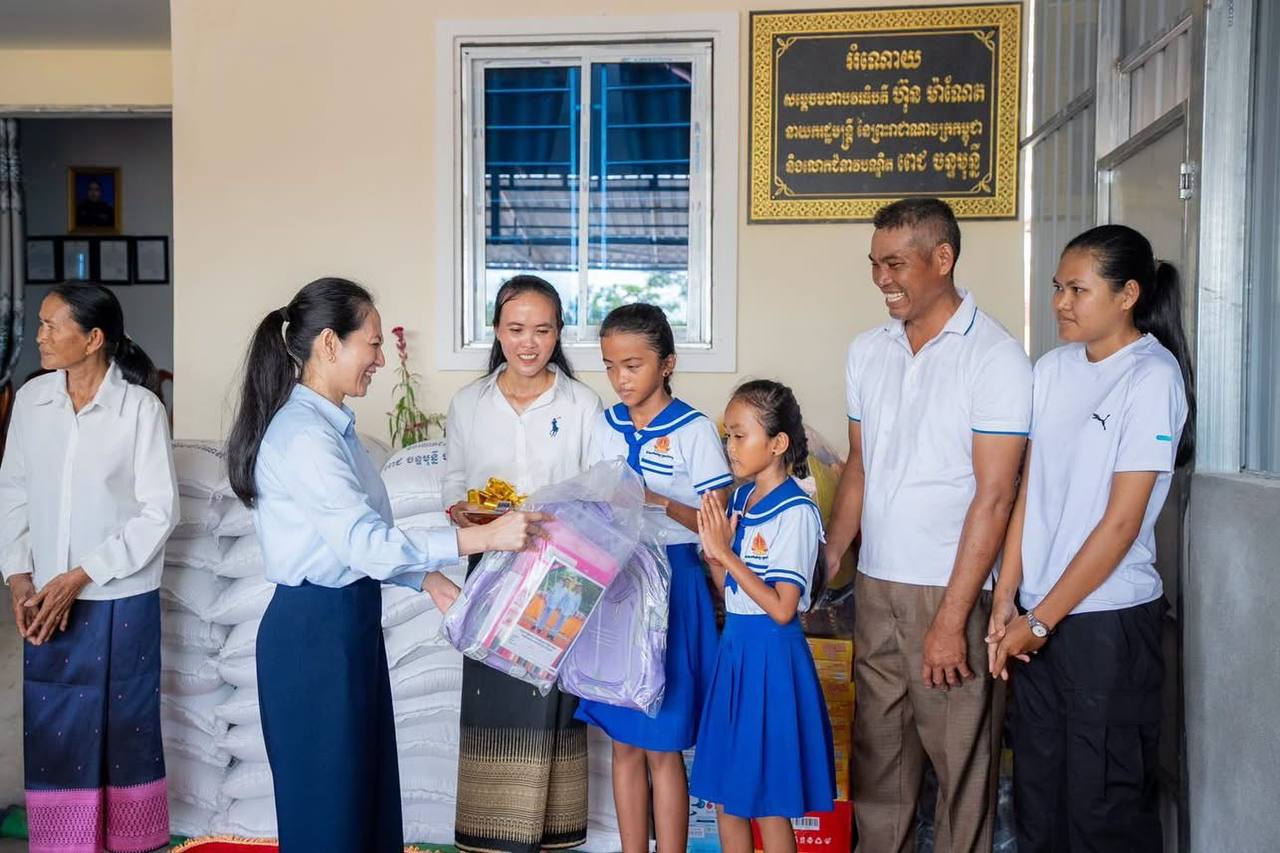 Cambodia: New Homes Donated to Fallen Soldiers' Families by Prime Minister's Wife