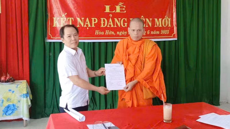 Dinh Hoa Village Focuses on Cultivating Khmer Ethnic Party Members in An Giang