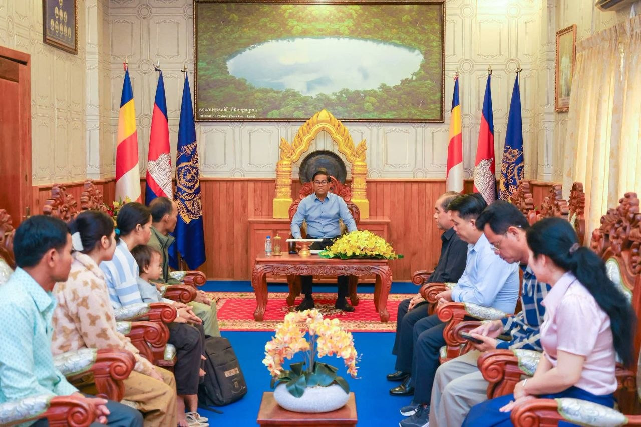 PM Hun Manet and Wife Donate 40 Million Riel to Fallen Soldier's Family