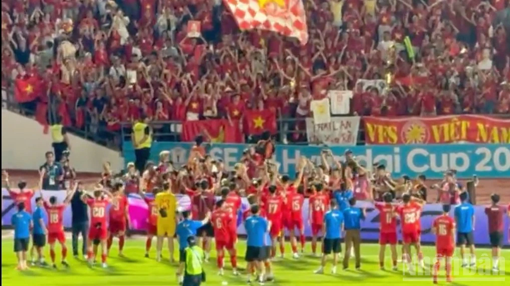 Vietnam National Team Thanks Fans After Thailand Match: Moments of Enthusiasm and Connection
