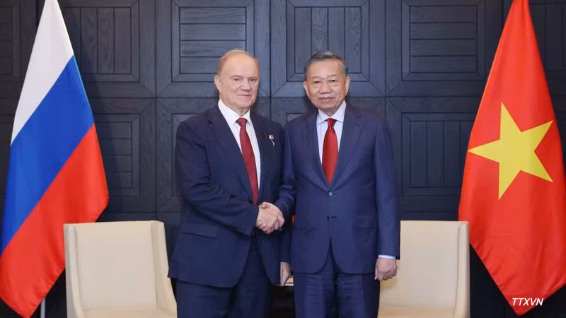 Vietnam's Top Leader Meets Russian Communist Party Chief, Explores Enhanced Cooperation