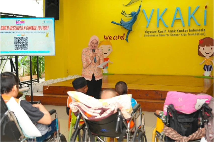 Politician's Wife Visits Cancer Charity, Vows Support for Childhood Cancer Fighters