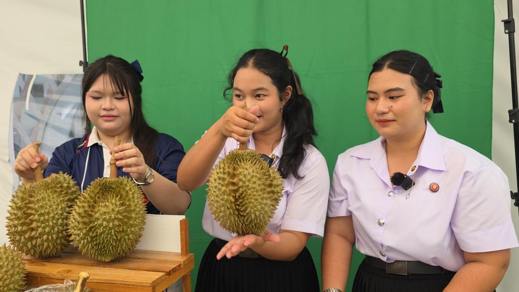 Rayong Tech Students' TikTok Durian Sales Go Viral