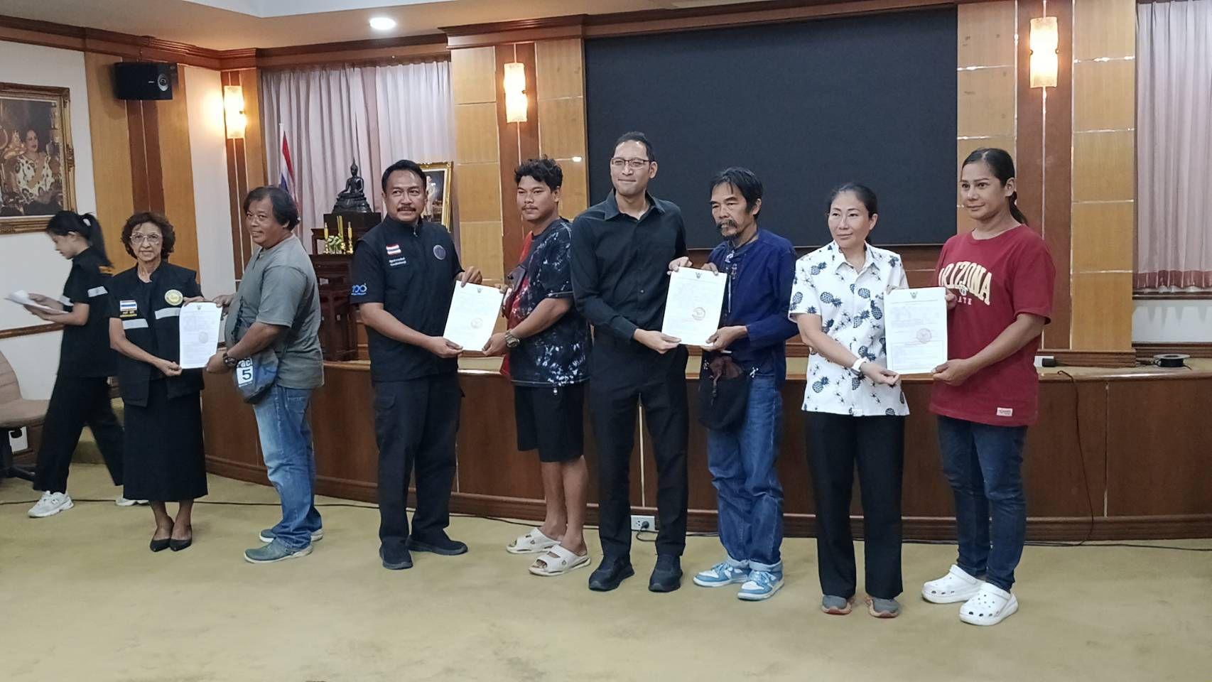 Chonburi Fisheries Office Licenses 104 Fishermen for Shellfish Aquaculture in Sri Racha