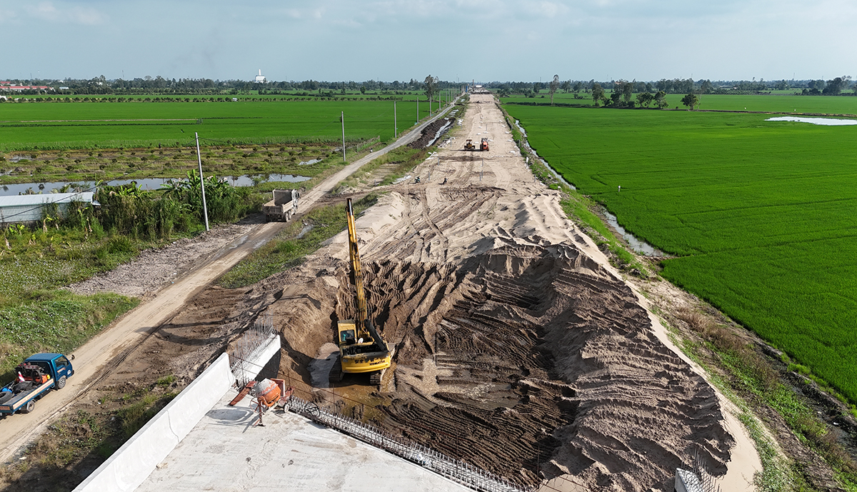Southern Vietnam Expressway Faces Delays Amidst Critical Material Shortages