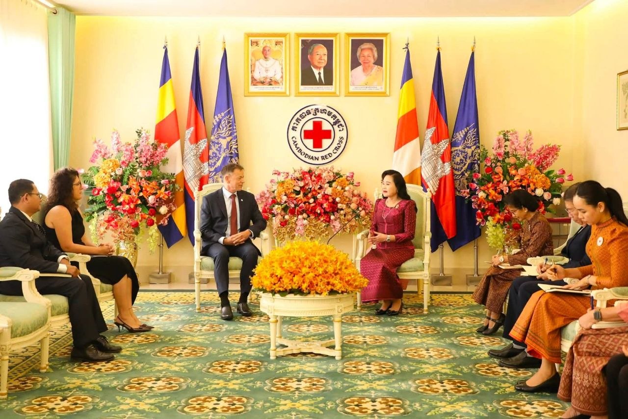 Bun Rany Hun Sen Receives ICRC Delegation