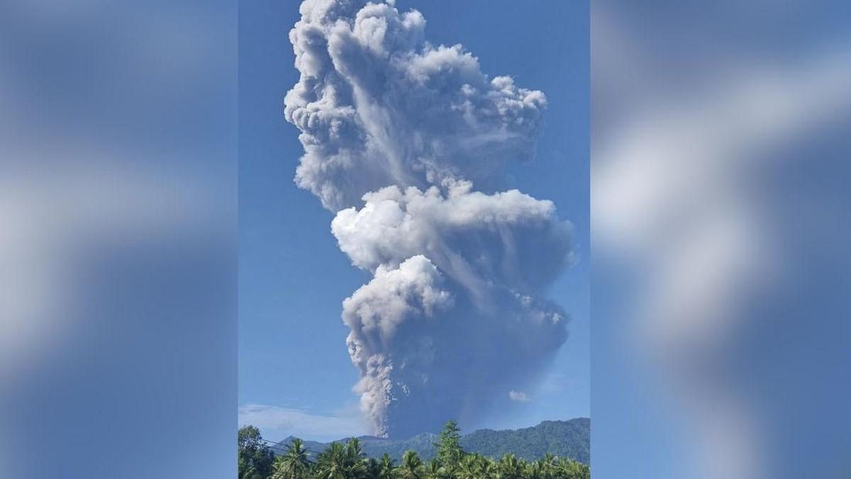 北マルク州ドゥコノ山噴火:登山客17名を救助、3名の捜索続く