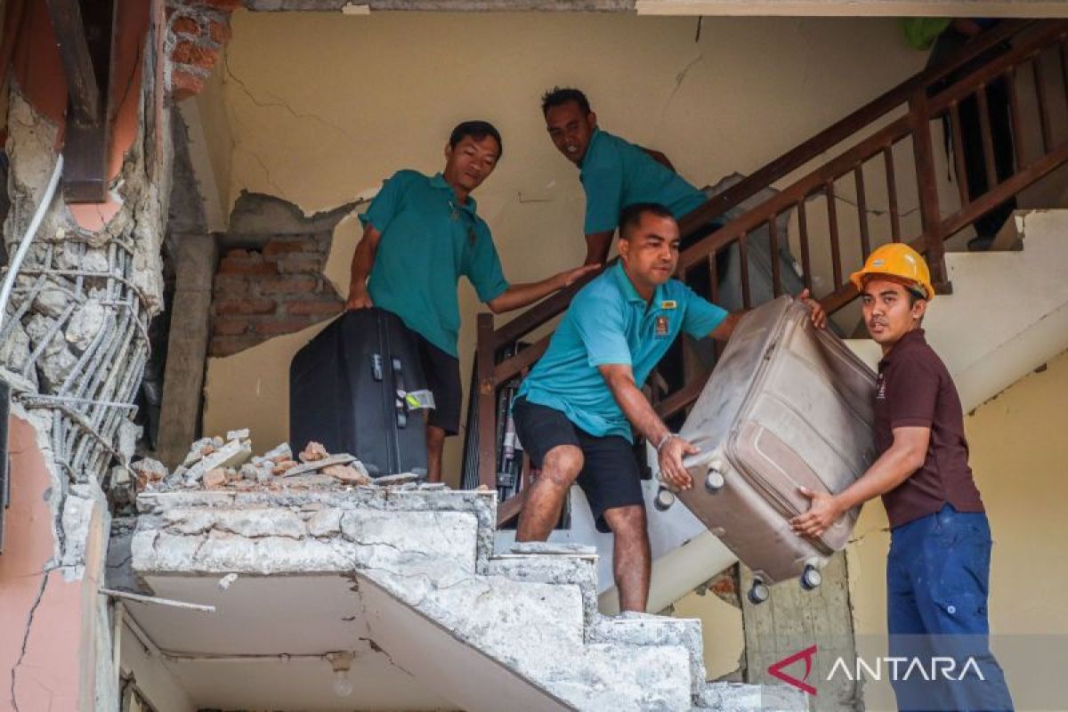 インドネシア、M7.7の地震発生で津波警報発令