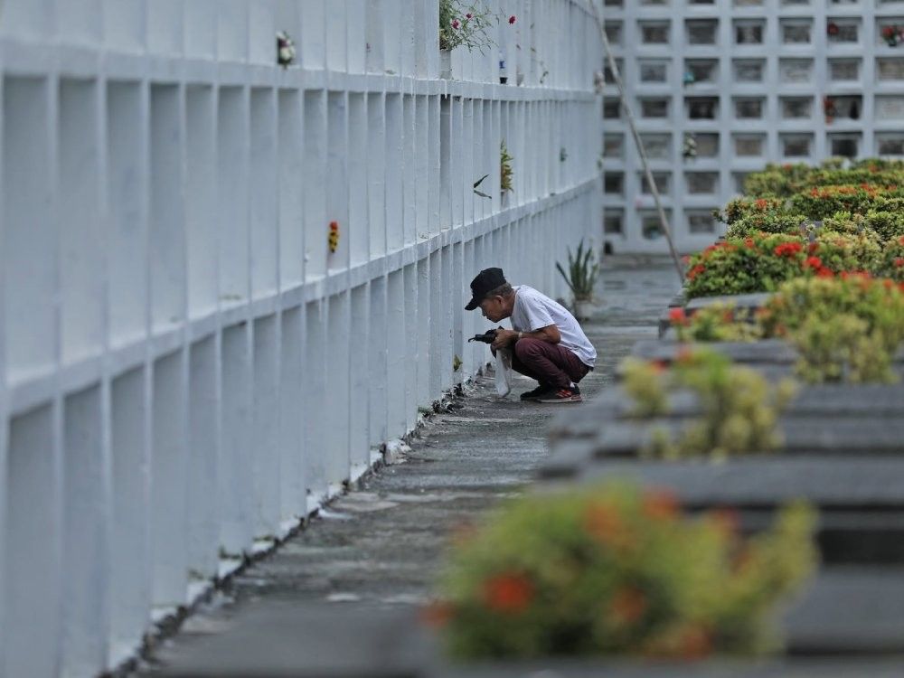Filipinos Observe Undas, Visiting Cemeteries to Remember Loved Ones
