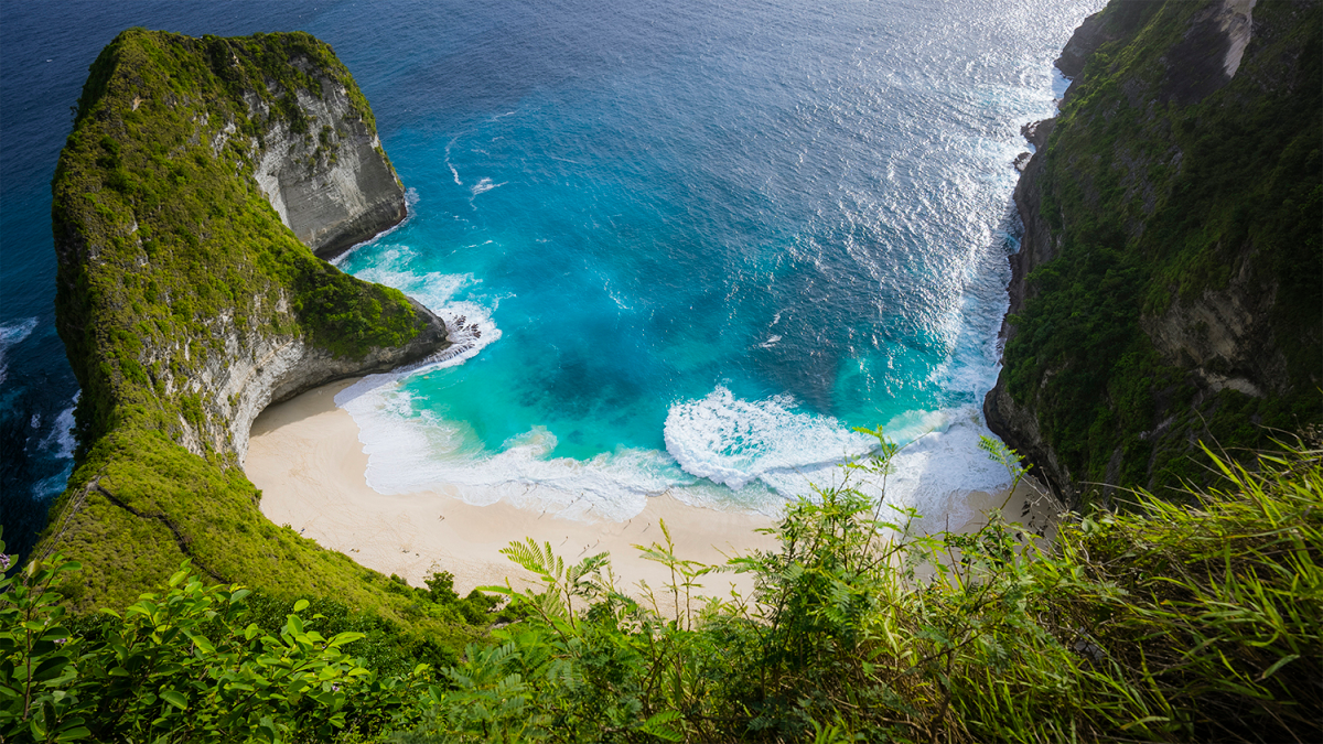 Australian Tourist Dies After 80-Meter Fall at Asia's Second-Best Beach