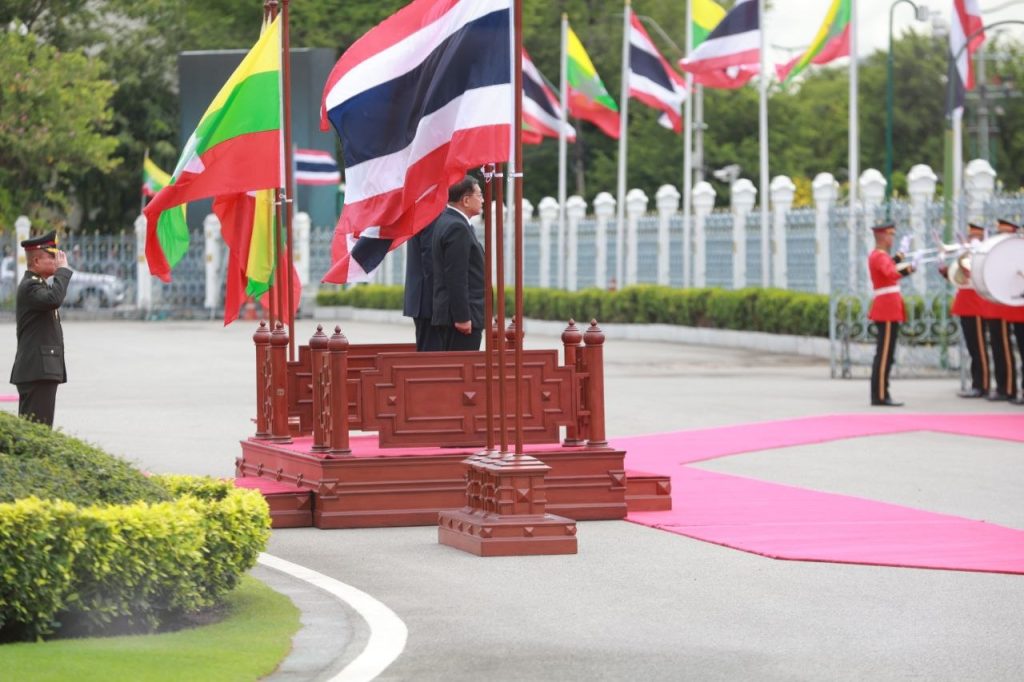 President Min Aung Hlaing welcomed at Thai Government House