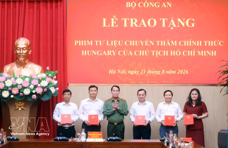 Archival Footage of Ho Chi Minh's Hungary Visit Unveiled