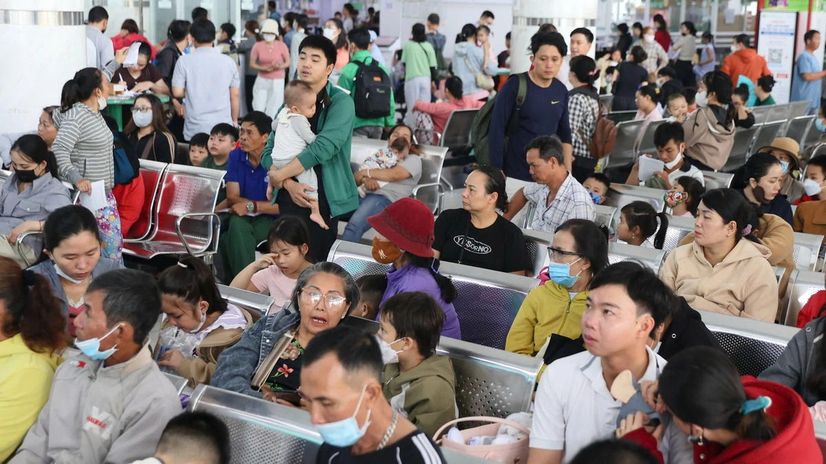 HCM City Children's Hospital Overwhelmed by Surge in Pediatric Respiratory Illnesses
