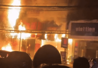 Massive fire at motorcycle shop in HCMC, one missing, two injured