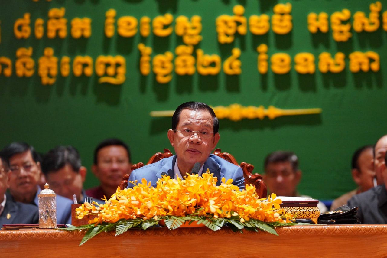 Cambodia: Prime Minister Expresses Concern Over Land Title Issuance Delays, Orders Acceleration