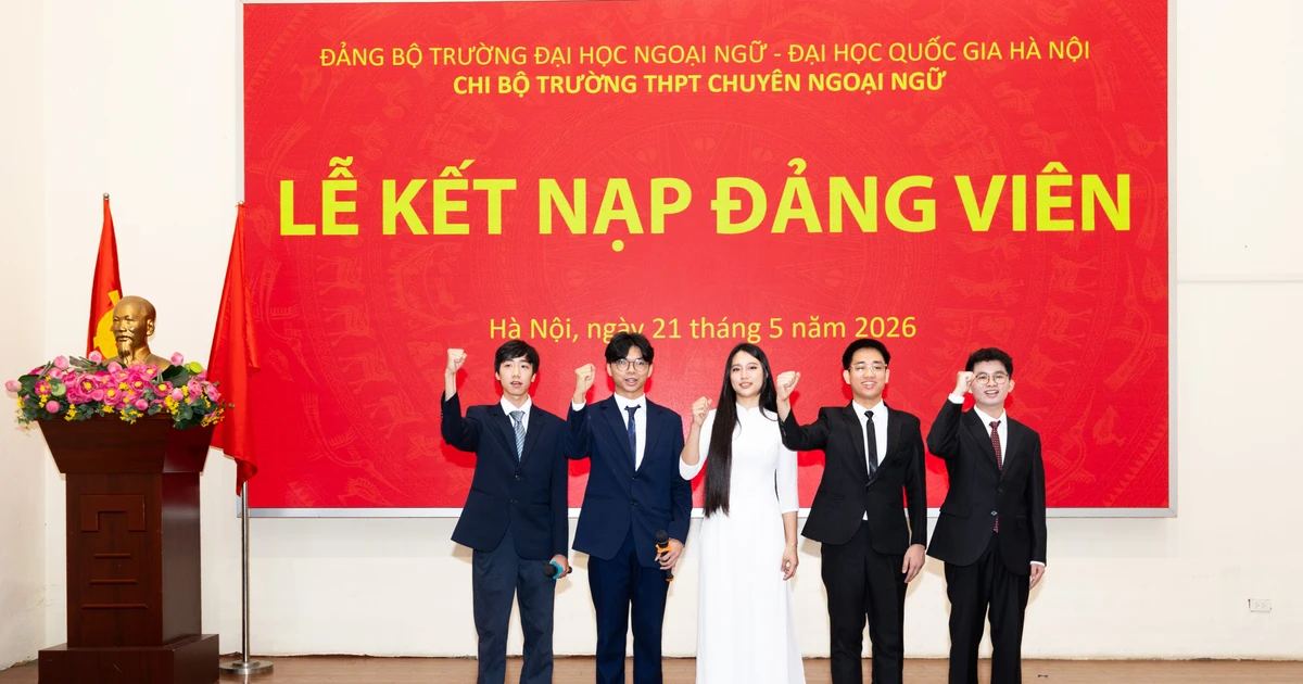 Five High School Students Inducted into the Communist Party of Vietnam: A Look at Youth Political Engagement