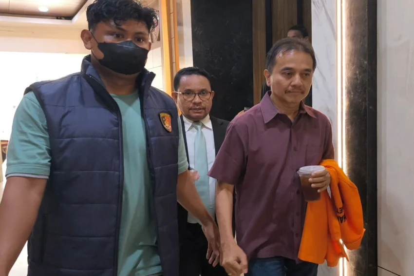 Two Prominent Figures Hospitalized on Doctor's Recommendation